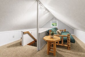 Interior - Rivers Edge 2 Bedroom Home by NW Comfy Cabins by RedAwning (Leavenworth)