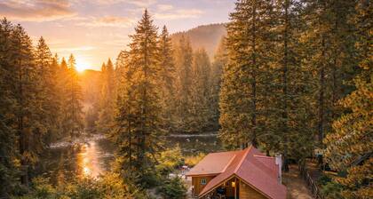 Rivers Edge 2 Bedroom Home by NW Comfy Cabins by RedAwning