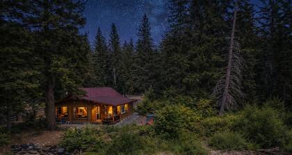 Rivers Edge 2 Bedroom Home by NW Comfy Cabins by RedAwning