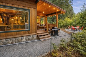 Cabin, 2 Bedrooms | Outdoor dining - Rivers Edge 2 Bedroom Home by NW Comfy Cabins by RedAwning (Leavenworth)