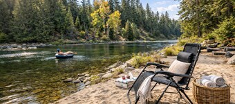 NW Comfy Cabins by RedAwning의 리버스 에지 2베드룸 홈