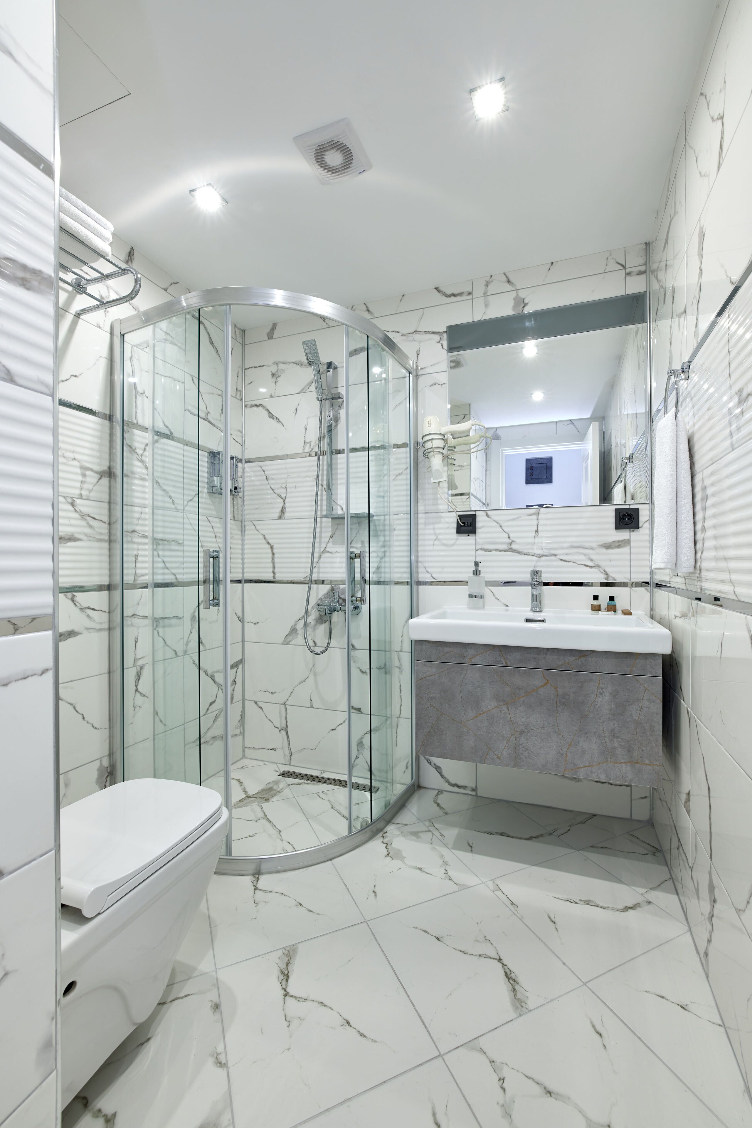 Double Room | Bathroom | Hair dryer, slippers, towels, soap