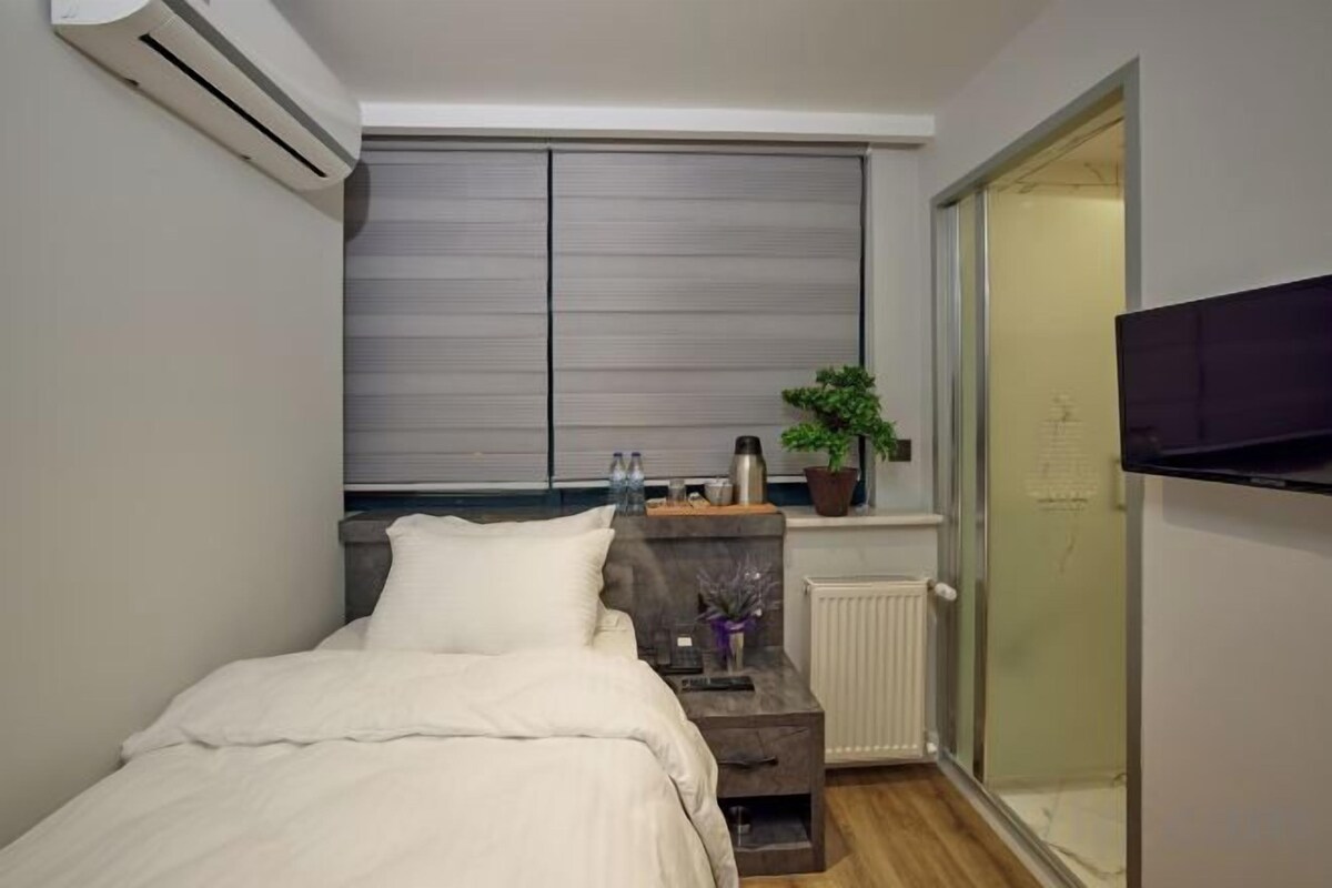 In-room safe, desk, laptop workspace, soundproofing