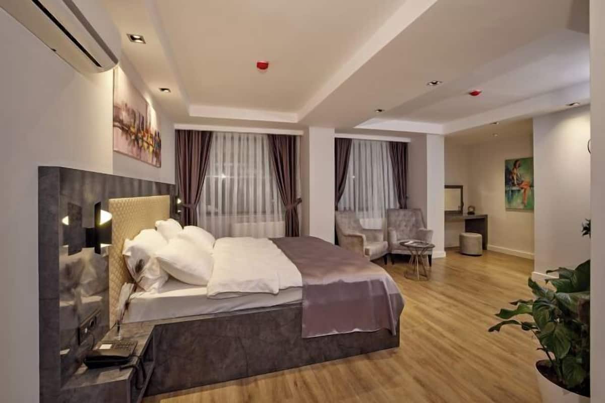 In-room safe, desk, laptop workspace, iron/ironing board