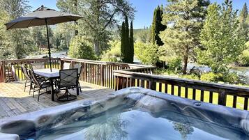 House, 5 Bedrooms | Outdoor spa tub