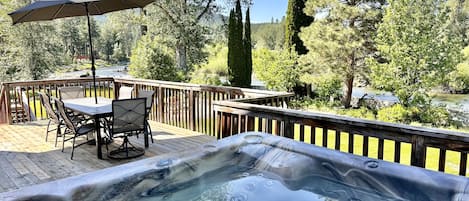 House, 5 Bedrooms | Outdoor spa tub