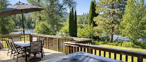 House, 5 Bedrooms | Outdoor dining