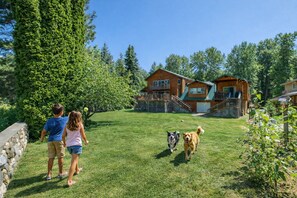 House, 5 Bedrooms | Property grounds