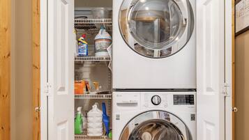 House, 5 Bedrooms | Interior