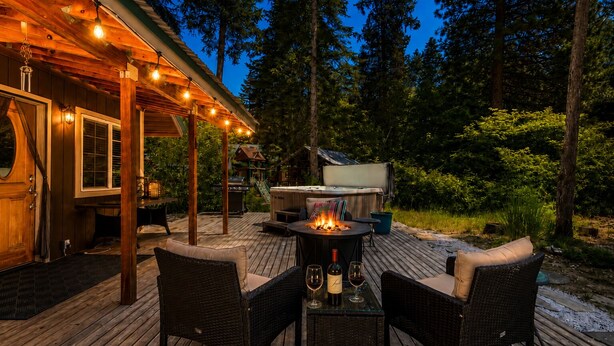 A wooden deck with a fire pit, outdoor seating, and a hot tub. - Lil Bigfoot Chalet 2 Bedroom Home by NW Comfy Cabins by RedAwning (Leavenworth)