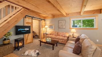 Cottage, 2 Bedrooms | Living area | Streaming services