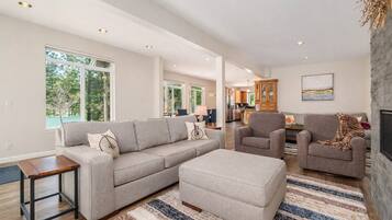 House, 3 Bedrooms | Living area | Streaming services