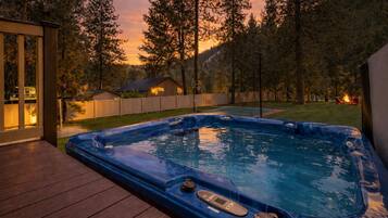 Cabin, 3 Bedrooms | Outdoor spa tub