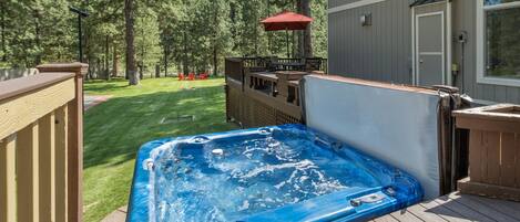 House, 3 Bedrooms | Outdoor spa tub