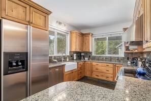 Casa, 3 habitaciones | Cocina privada | Refrigerador, horno, cafetera y tetera y tostadora 