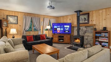 Cabin, 2 Bedrooms | Living area | Streaming services