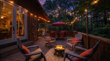 Cabin, 2 Bedrooms | Outdoor dining