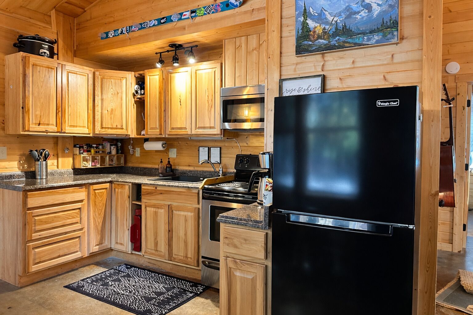 Cabin, 2 Bedrooms | Private kitchen | Fridge, oven, coffee/tea maker, toaster