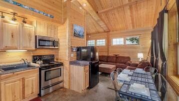 Cabin, 2 phòng ngủ | Bếp riêng | Tủ lạnh, lò nướng, dụng cụ pha cà phê/trà, lò nướng bánh mì