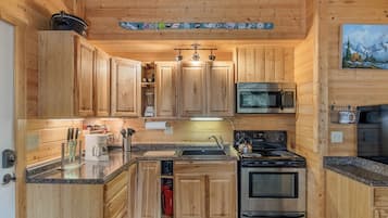 Cabin, 2 phòng ngủ | Bếp riêng | Tủ lạnh, lò nướng, dụng cụ pha cà phê/trà, lò nướng bánh mì