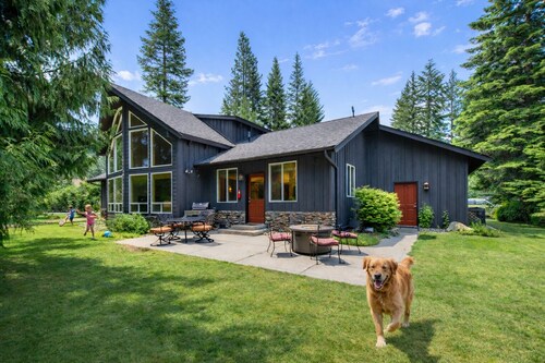 Slice Of Heaven 3 Bedroom Home by NW Comfy Cabins by RedAwning