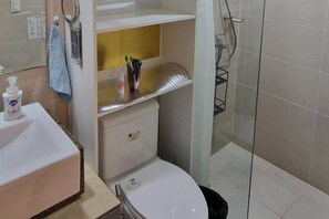 Shower, free toiletries, towels, toilet paper