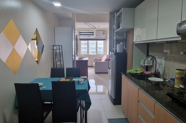 Fridge, microwave, electric kettle, cookware/dishes/utensils