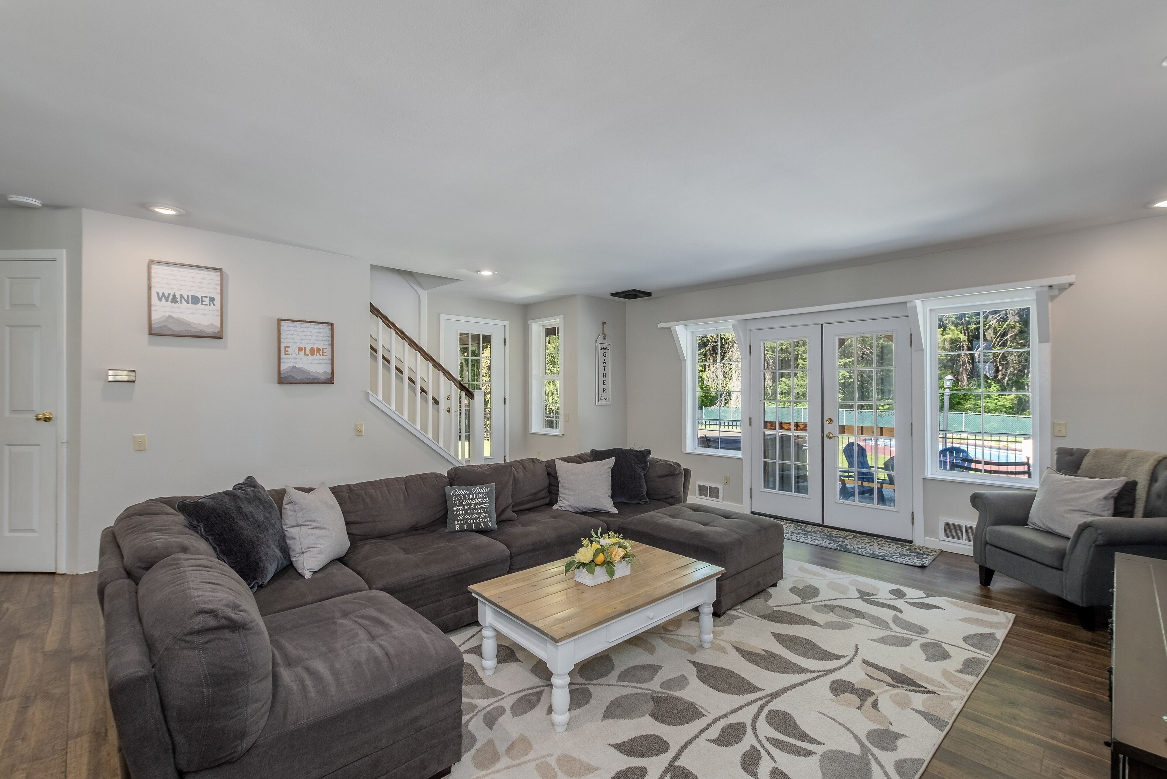 House, 4 Bedrooms | Living area | Streaming services