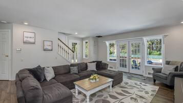 House, 4 Bedrooms | Living area | Streaming services