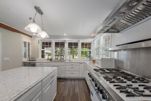 House, 4 Bedrooms | Private kitchen | Fridge, oven, coffee/tea maker, toaster - Family Cabin 5 Bedroom Home by NW Comfy Cabins (Leavenworth)