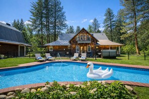 Pool - Family Cabin 5 Bedroom Home by NW Comfy Cabins (Leavenworth)