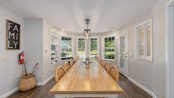 House, 4 Bedrooms | Dining