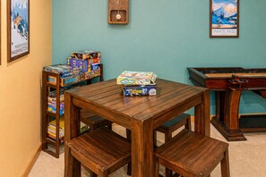บ้านพัก, 5 ห้องนอน | ร้านอาหาร