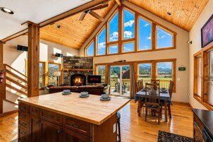 Cabin, 5 Bedrooms | Interior
