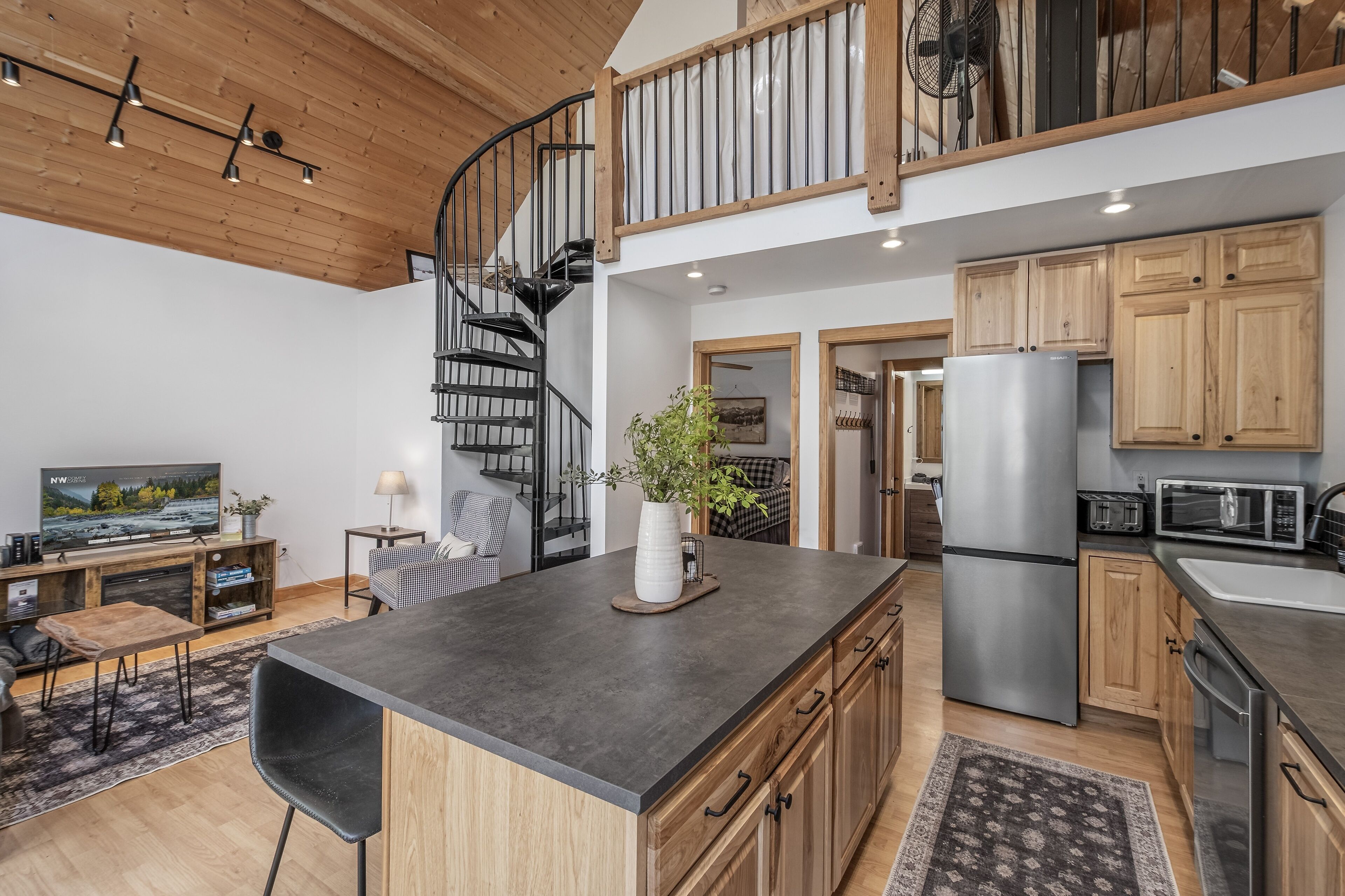 Cabin, 2 Bedrooms | Private kitchen | Fridge, oven, coffee/tea maker, toaster