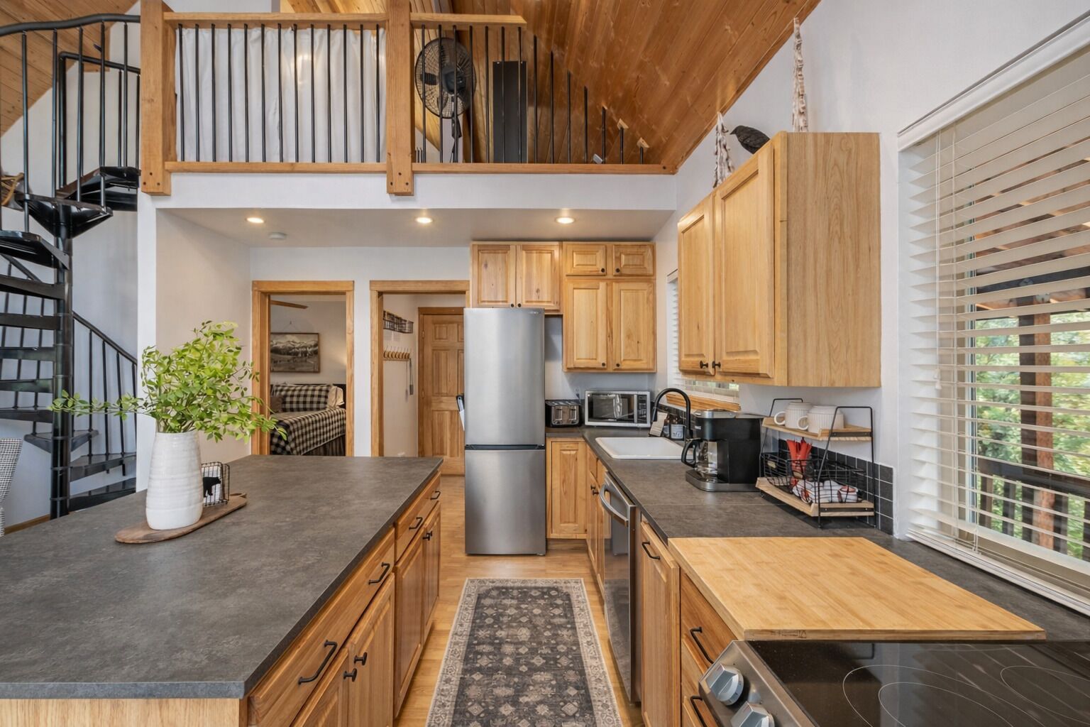 Cabin, 2 Bedrooms | Private kitchen