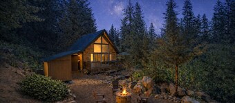 Raven Haven Lodge 2 Bedroom Home by RedAwning