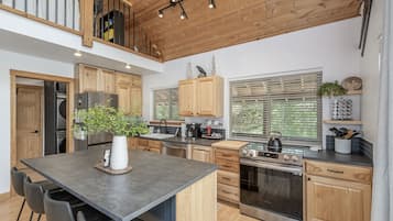 Kabin, 2 kamar tidur | Dapur pribadi | Lemari es, oven, mesin pembuat kopi/teh, dan pemanggang roti
