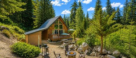 Cabin, 2 Bedrooms | Property grounds