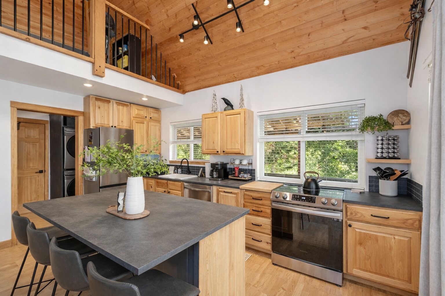 Cabin, 2 Bedrooms | Private kitchen | Fridge, oven, coffee/tea maker, toaster