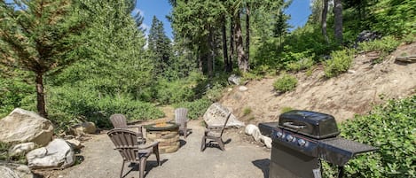 Cabin, 2 Bedrooms | Property grounds