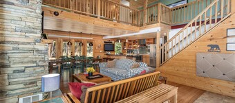 Pine Acres 4 Bedroom Home by NW Comfy Cabins by RedAwning
