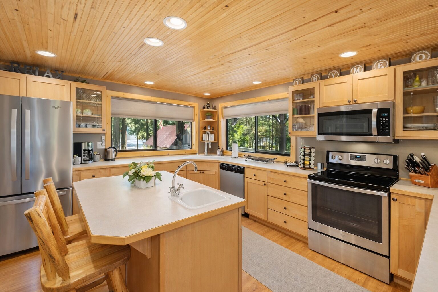 Cabin, 2 phòng ngủ | Bếp riêng | Tủ lạnh, lò nướng, dụng cụ pha cà phê/trà, lò nướng bánh mì 