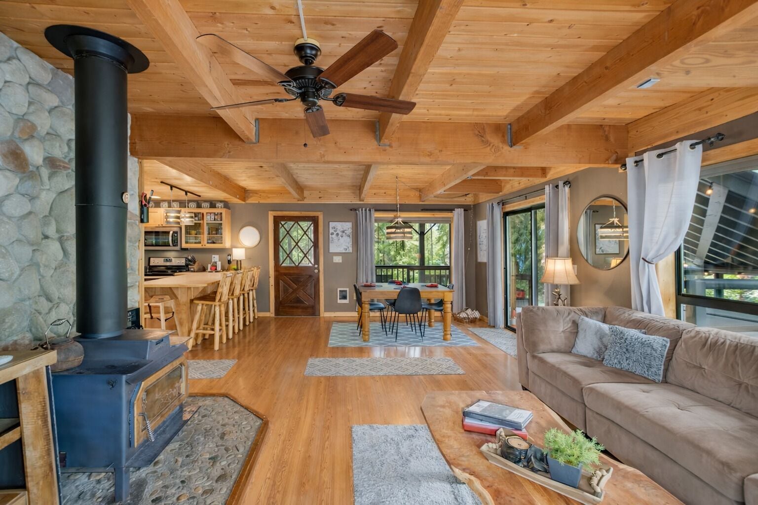 Cabin, 2 Bedrooms | Living area | Streaming services