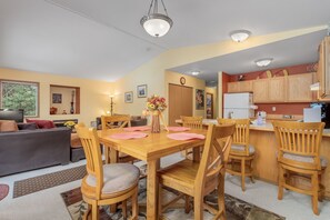 Condo, 3 Bedrooms | Dining