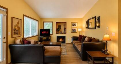 Suite Serenity 3 Bedroom Condo by NW Comfy Cabins by RedAwning