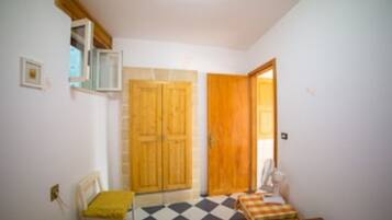 2 chambres, lit parapluie, draps fournis