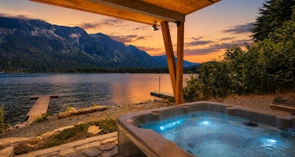 Lazy Bear Lodge 3 Bedroom Home by NW Comfy Cabins by RedAwning