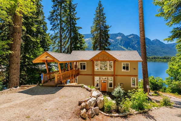 Cottage, 3 Bedrooms | Exterior - Lazy Bear Lodge 3 Bedroom Home by NW Comfy Cabins by RedAwning (Leavenworth)
