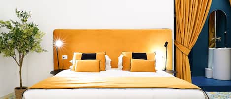 Luxury Studio Suite | In-room dining